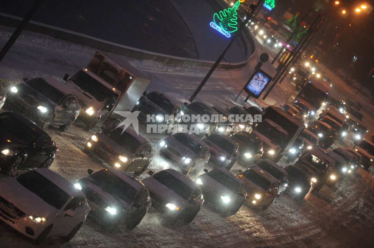 Пробки зимой вечером