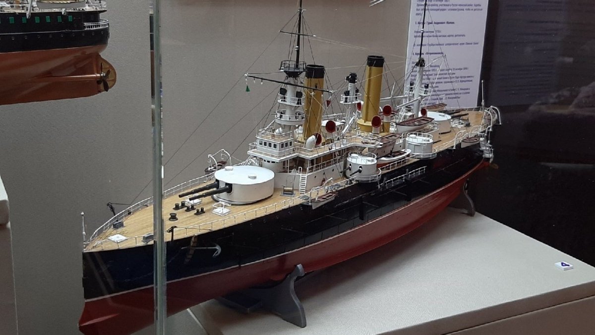 Броненосец Петропавловск