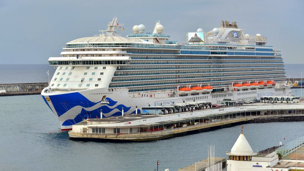 Лайнер Сильвия лайн круизный