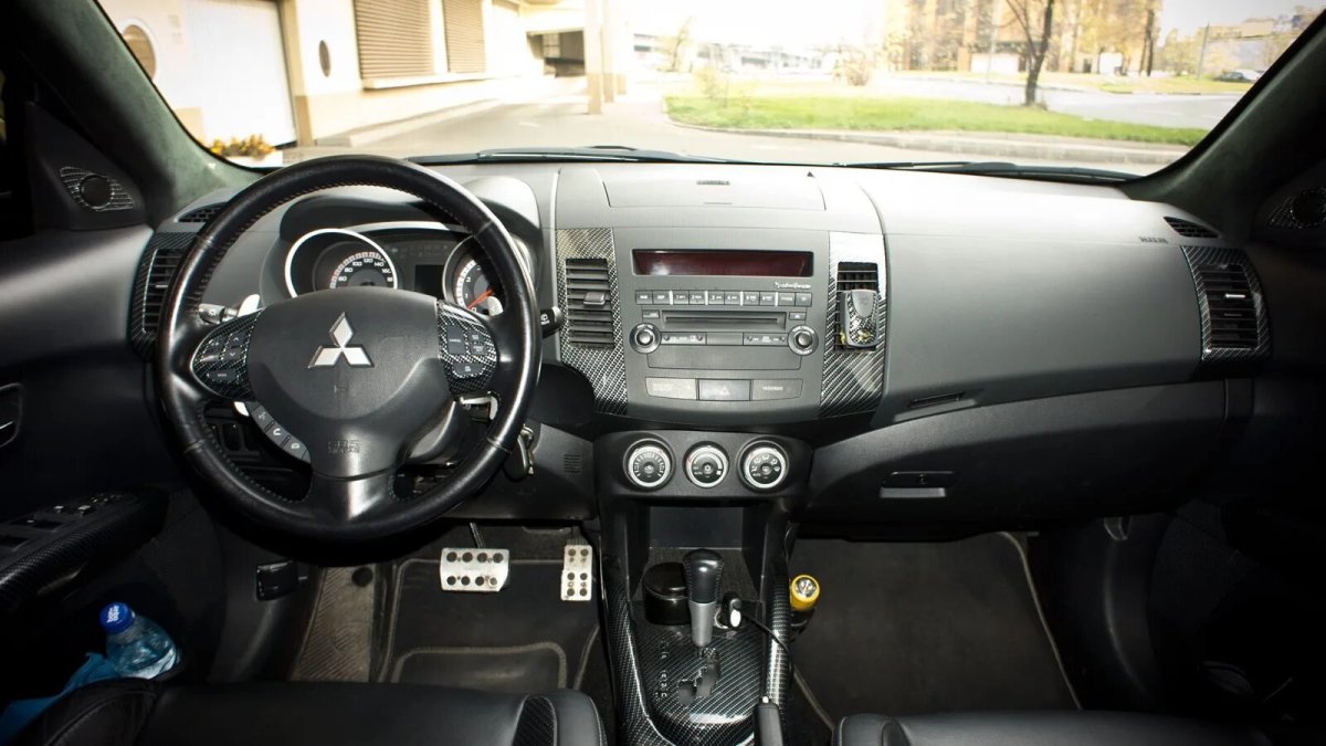 Mitsubishi Outlander XL 2008 салон