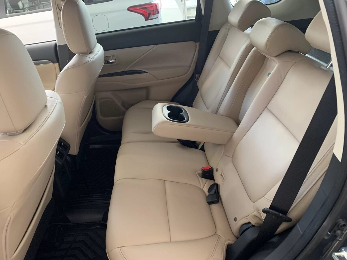 Mitsubishi Outlander Ultimate 2.4