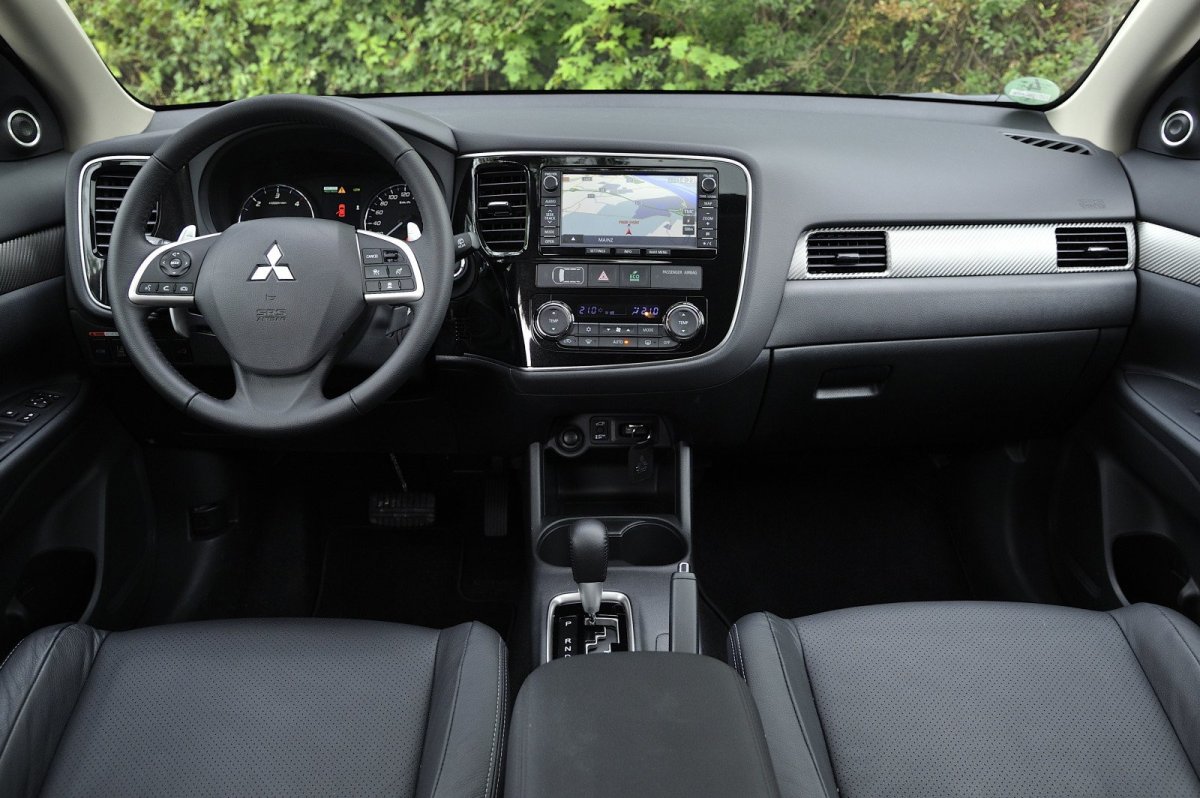 Митсубиси Аутлендер 3 салон