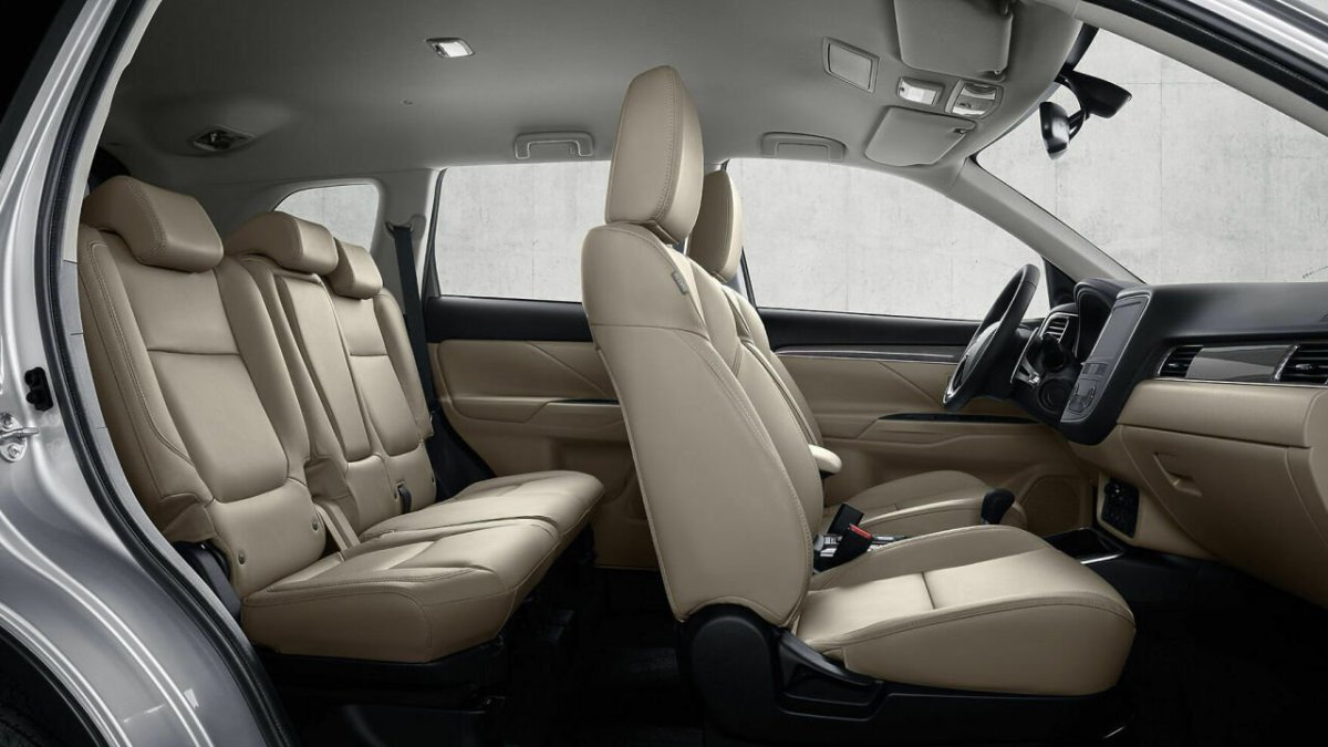 Mitsubishi Outlander 2021 салон