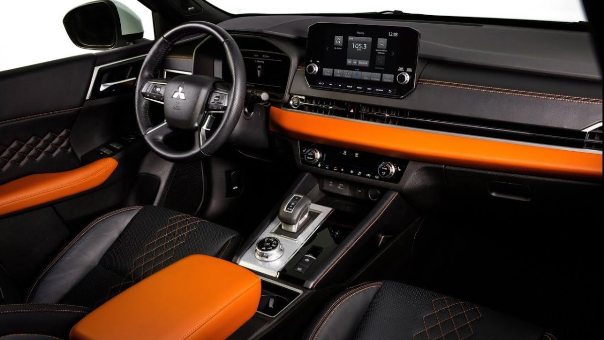 Митсубиси Аутлендер 2021 салон