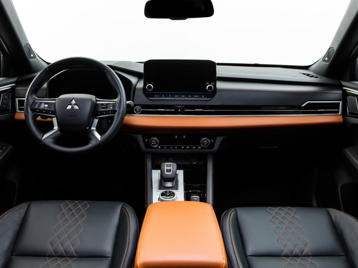 Mitsubishi Outlander 2022 салон