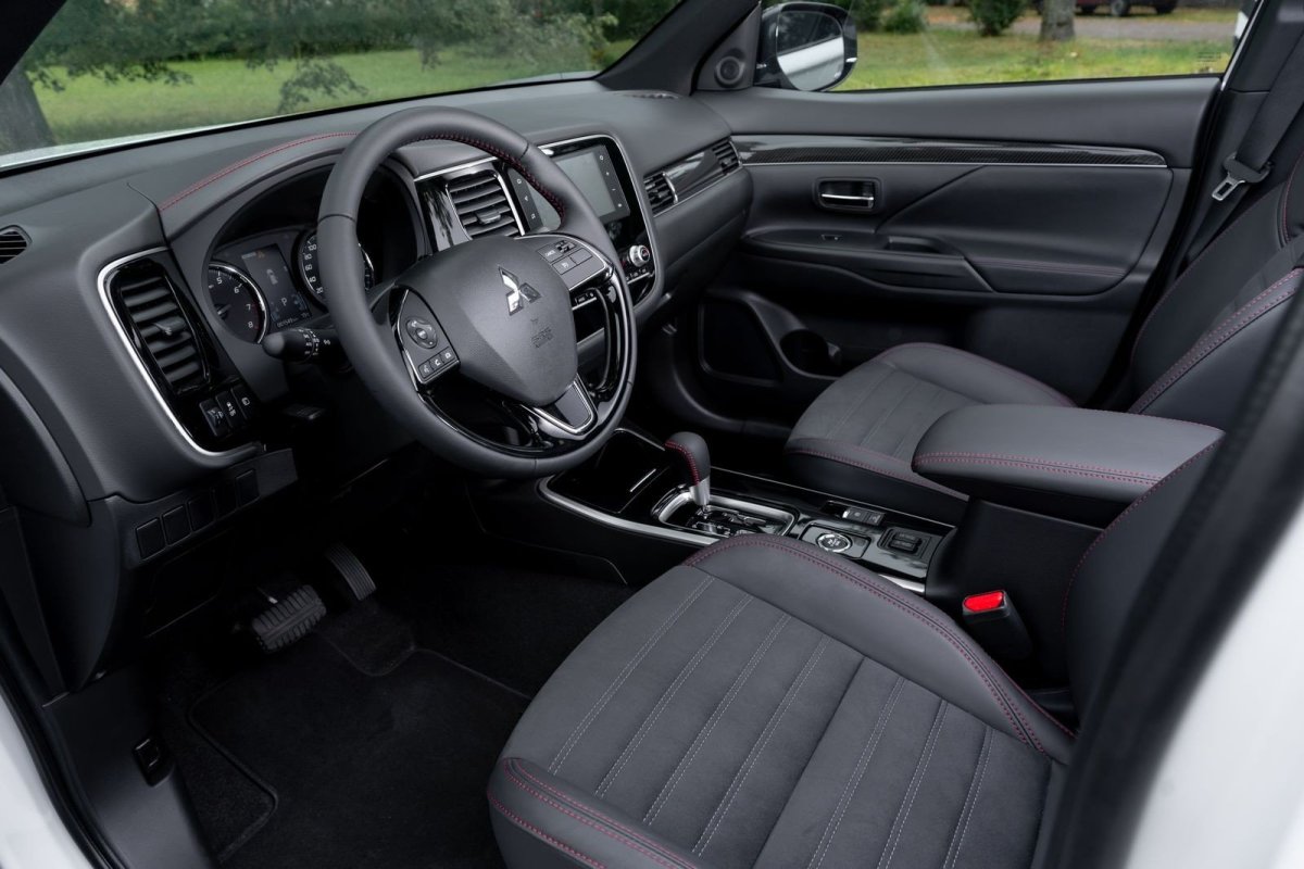 Мицубиси Аутлендер Блэк эдишн 2020