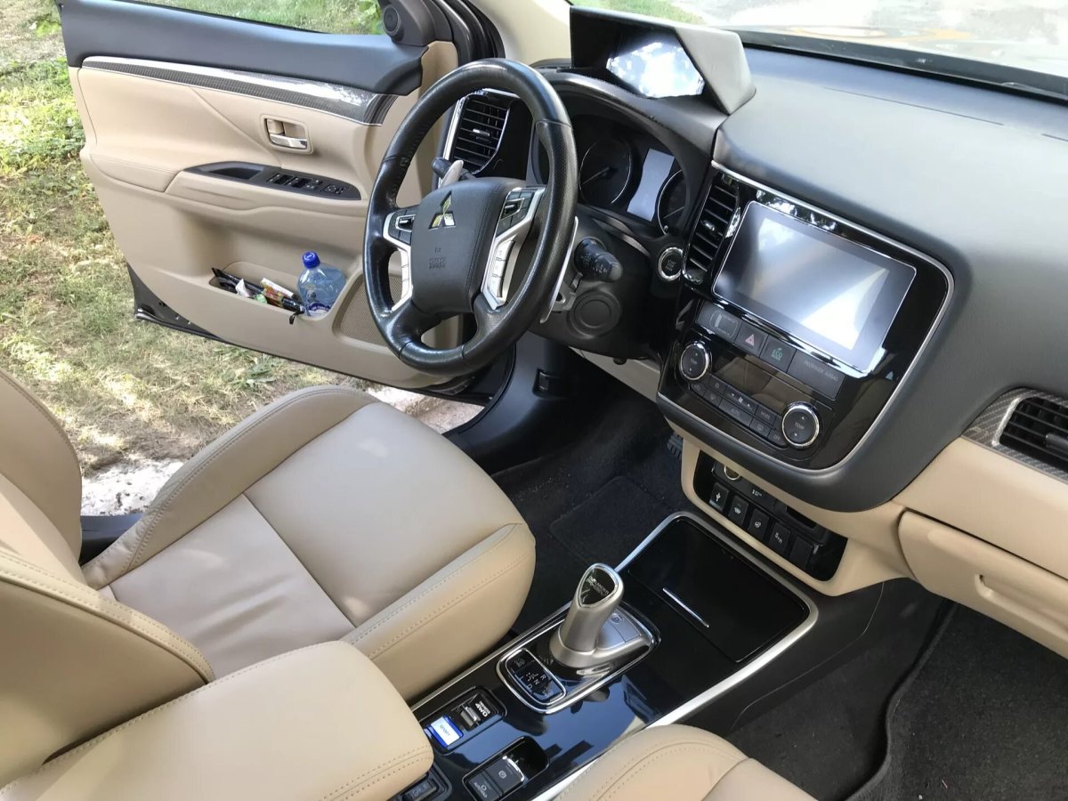 Митсубиси Аутлендер Ultimate 2.4