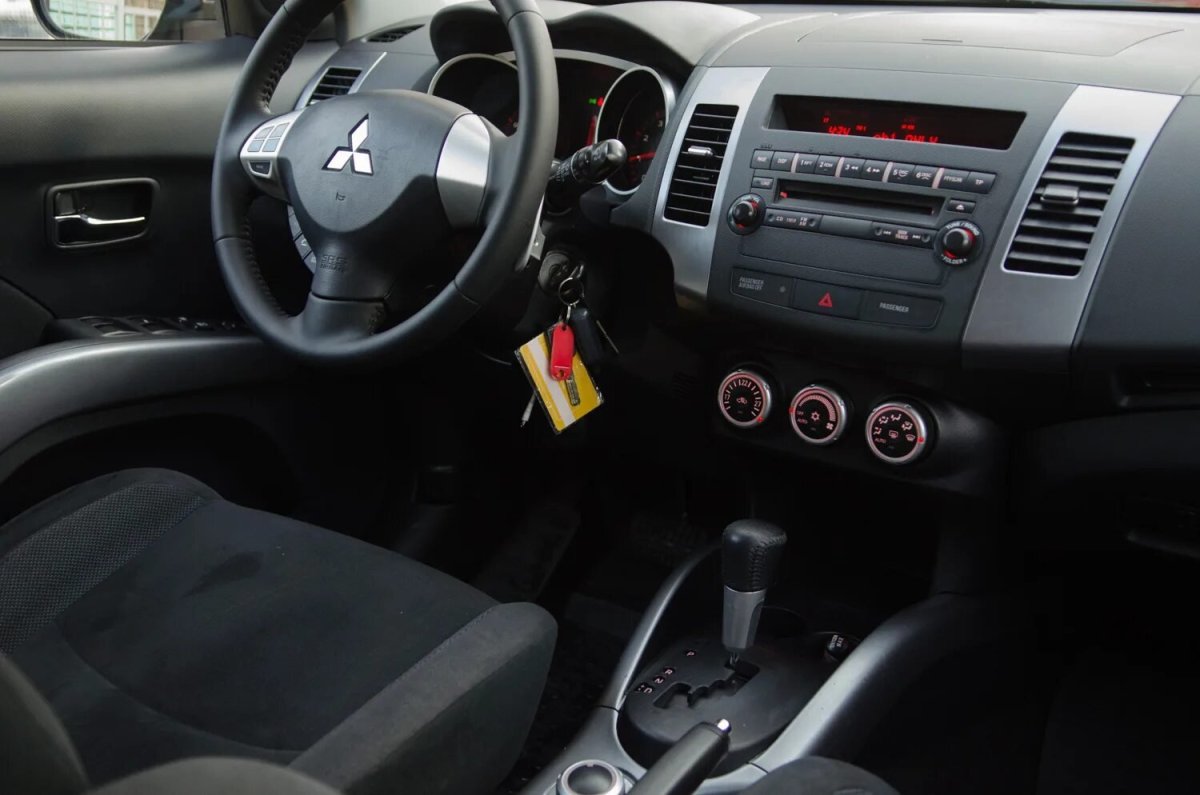 Аутлендер 2007 салон