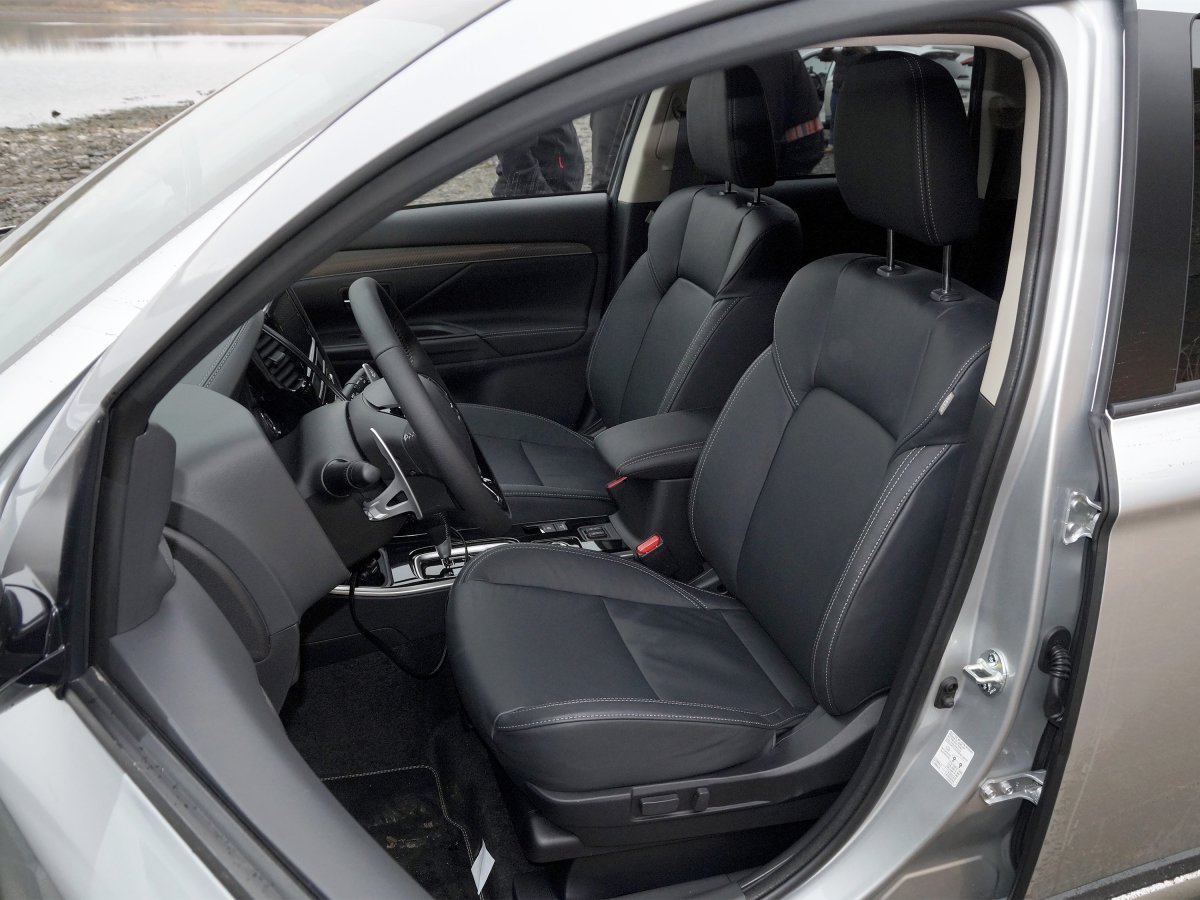 Митсубиси Аутлендер сидения