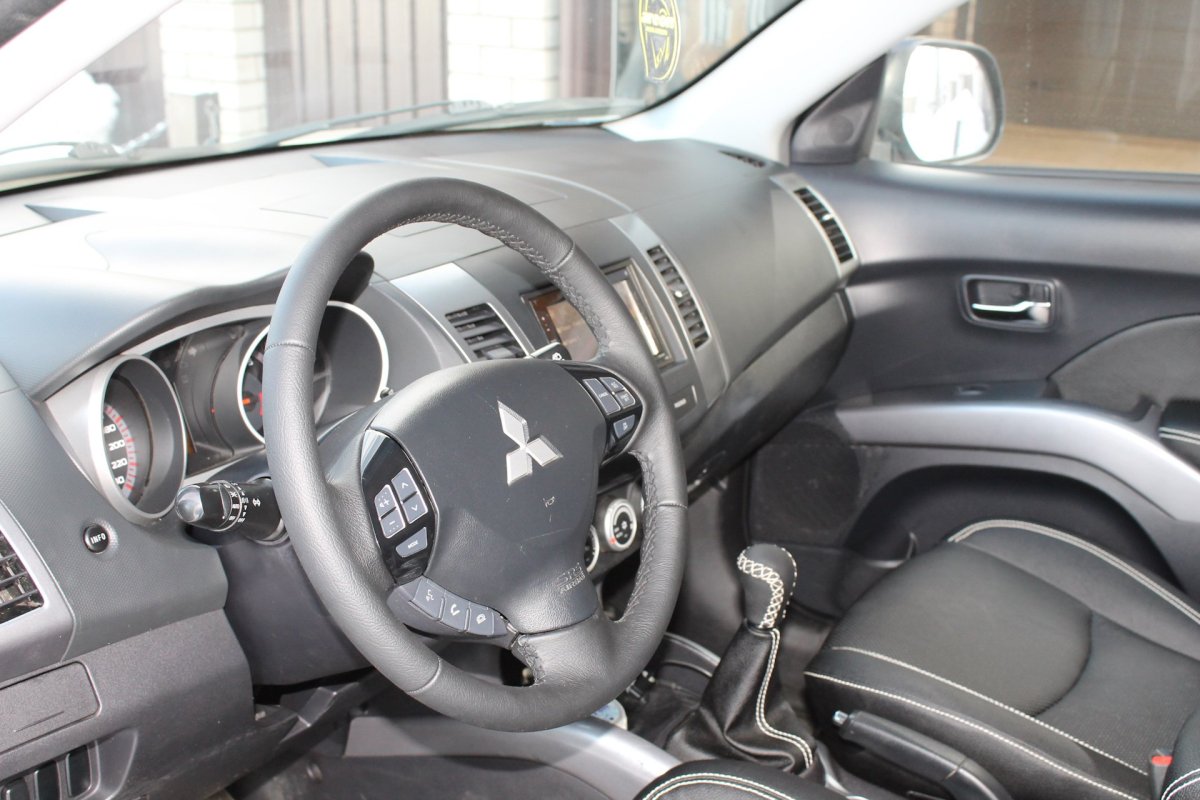 Mitsubishi Outlander XL салон