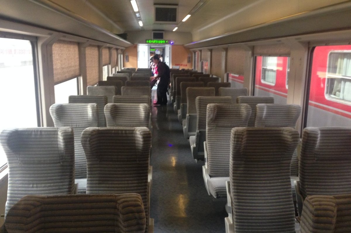 Ночной сидячий поезд