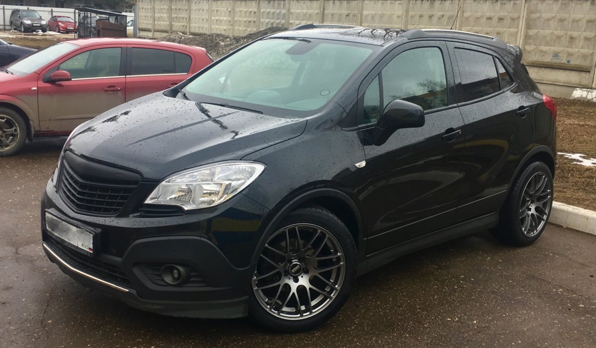 Черная решетка Опель Мокка