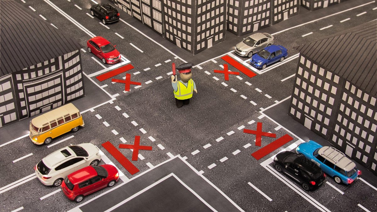 Машина на перекрестке