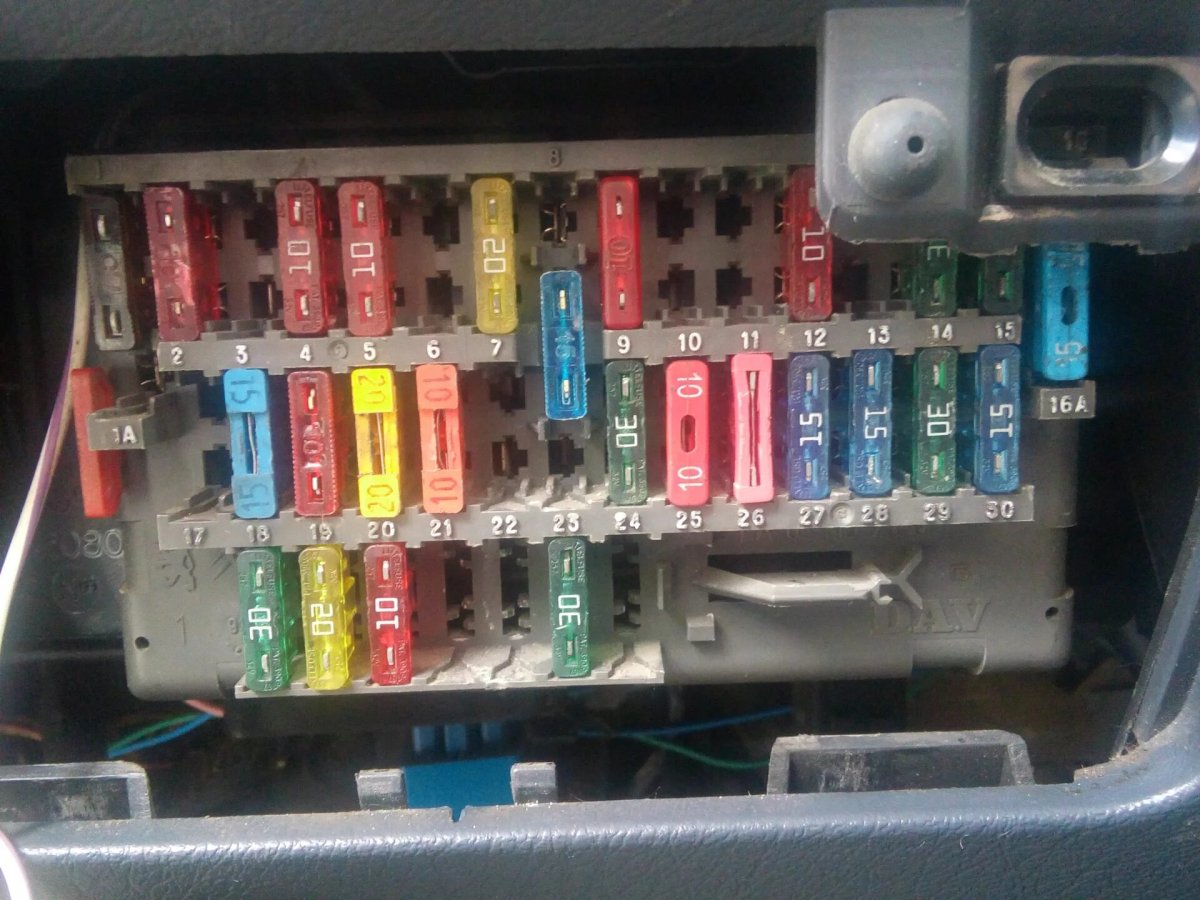 Монтажный блок реле Пежо 605