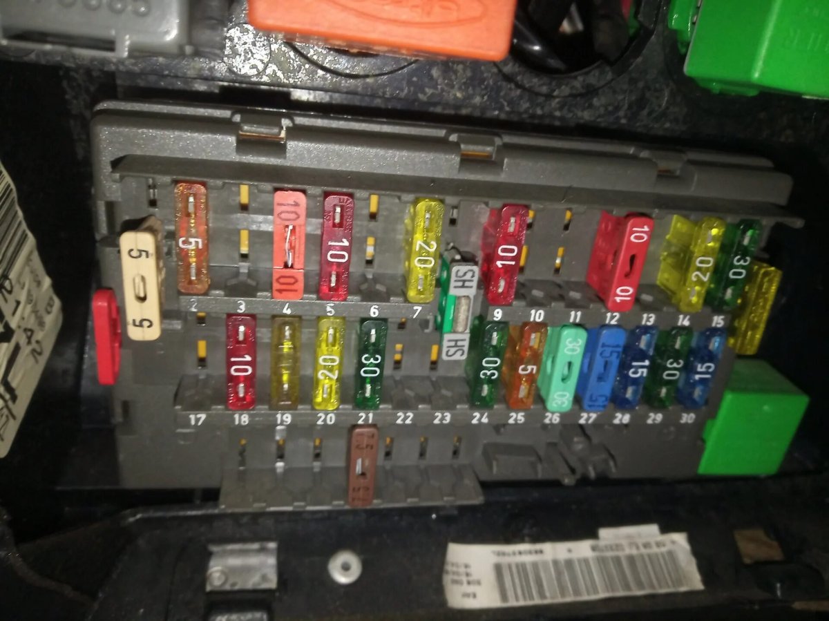 Предохранители Пежо 306 1.4 бензин