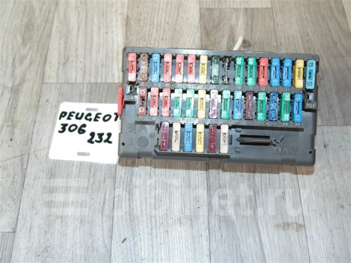Пежо 306 2002 раскладка блока предохранителей