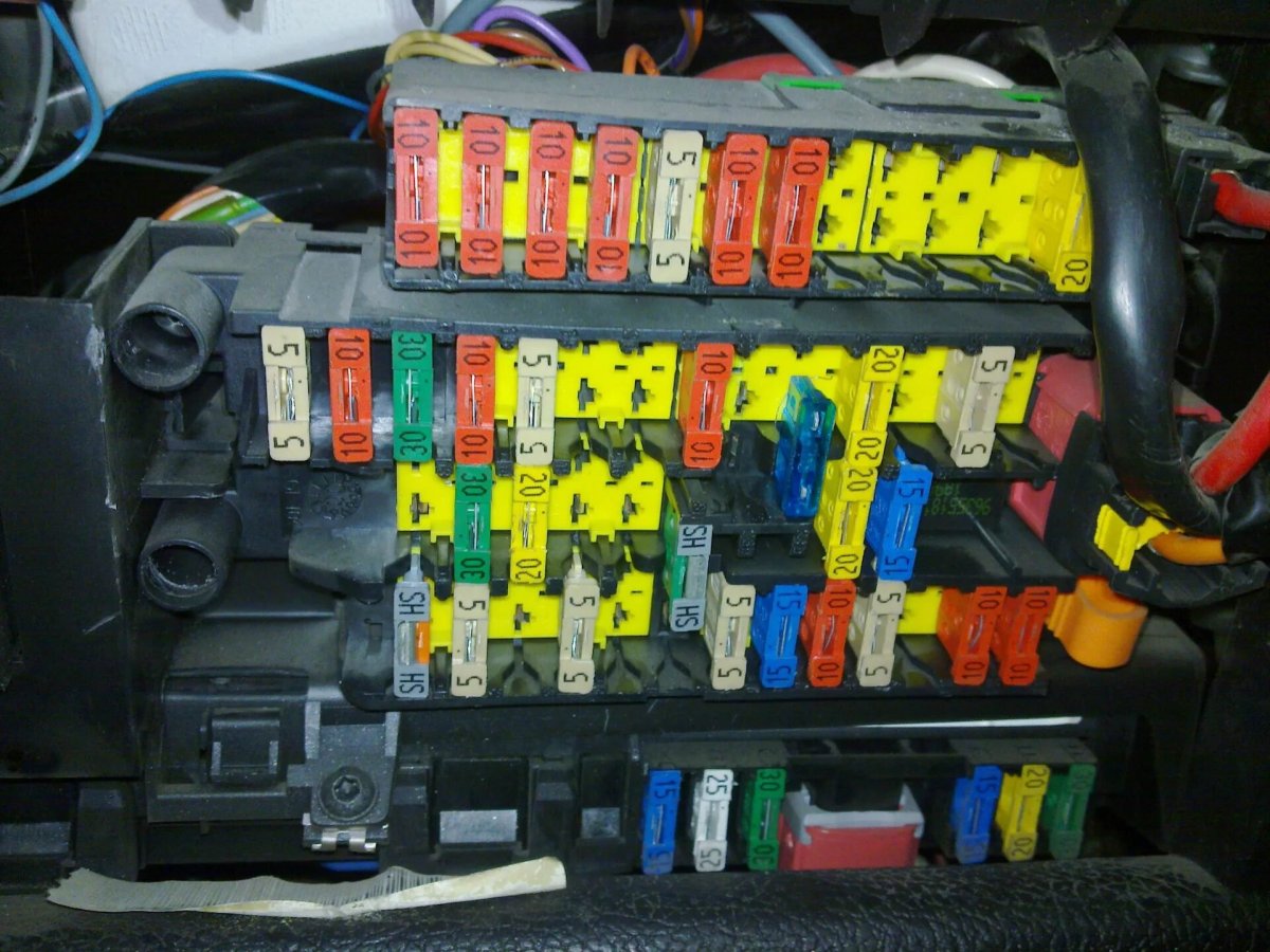 Пежо 206 1.4 блок предохранителей