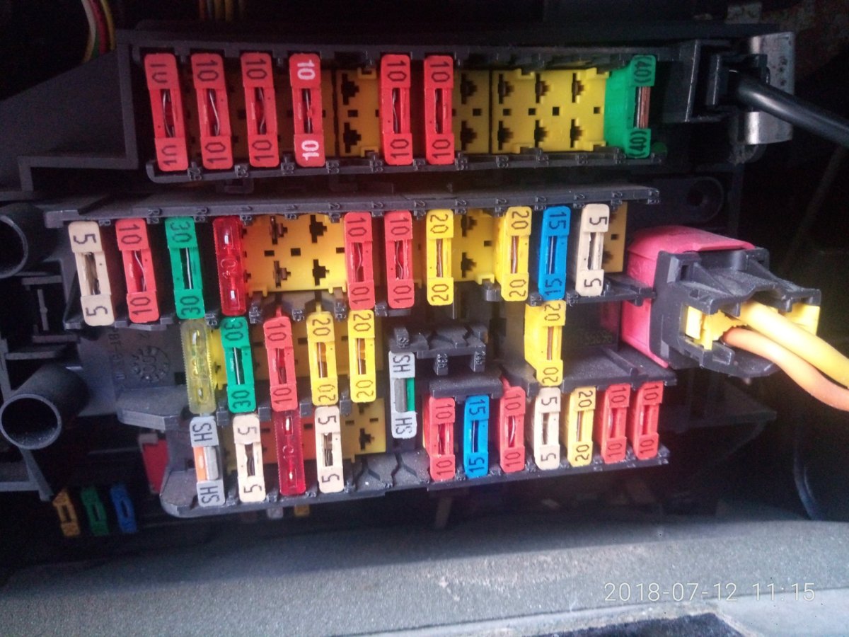 Реле ближнего света Пежо 406