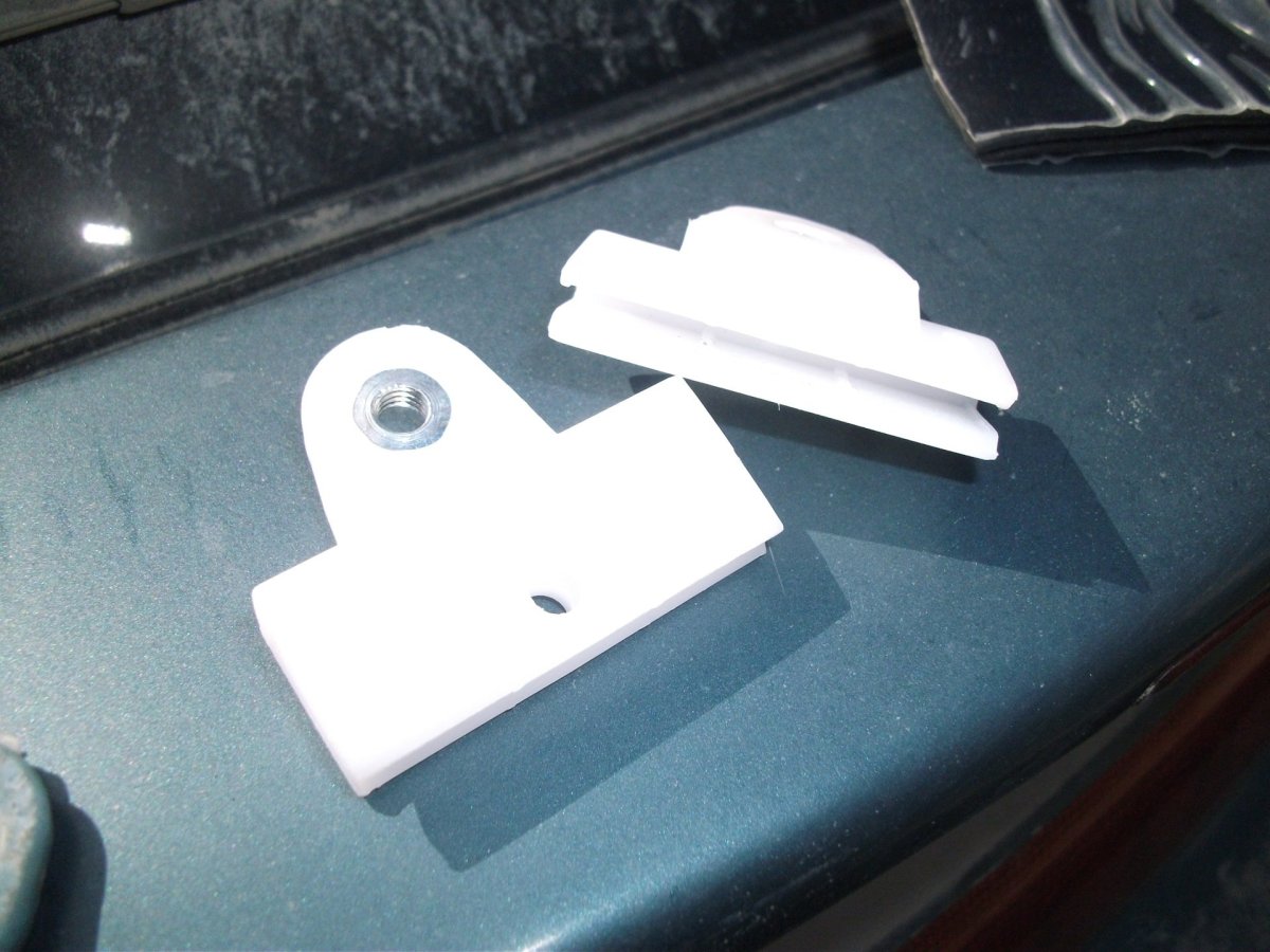 Держатель бокового стекла Toyota Corolla