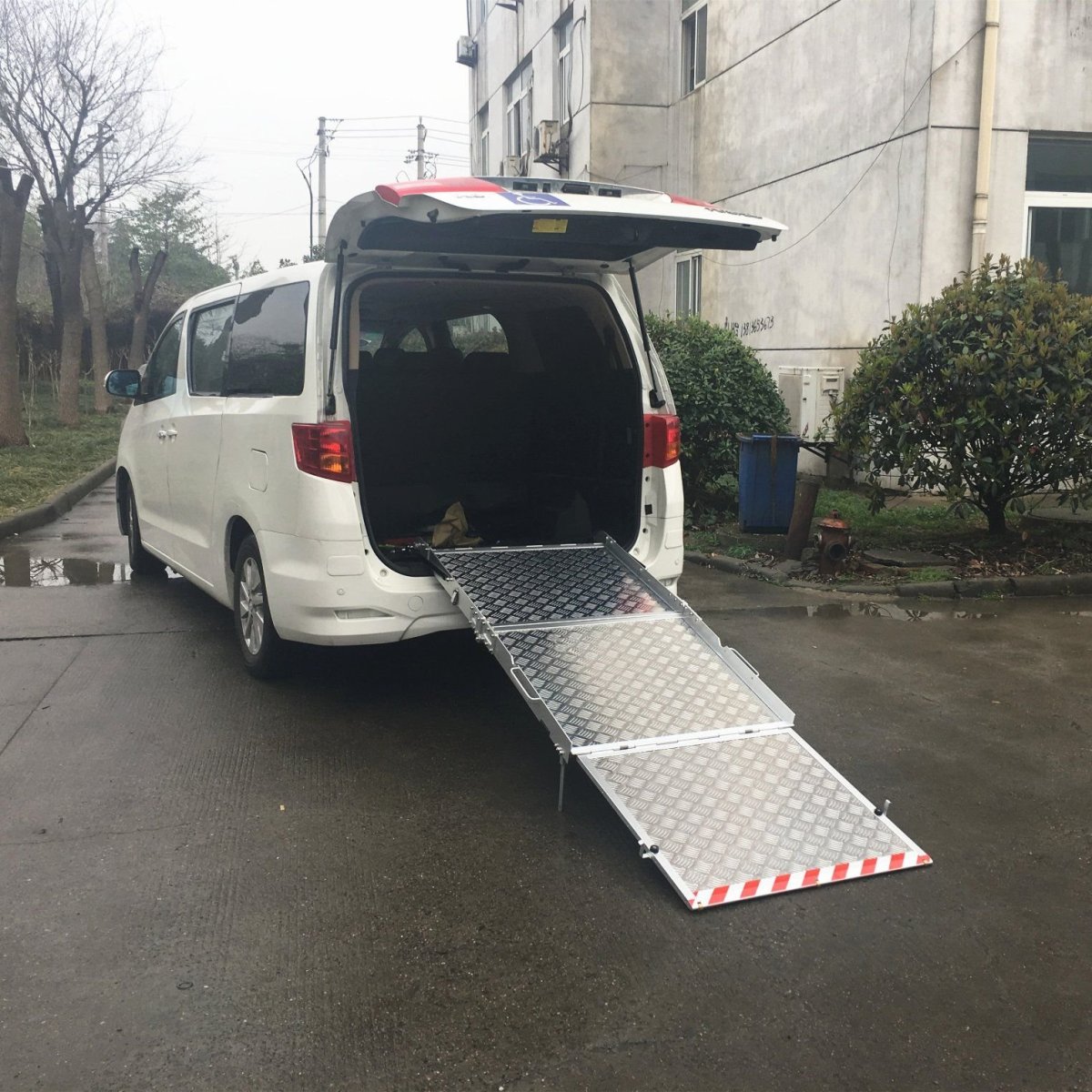 Рампа погрузочная складная трап 611