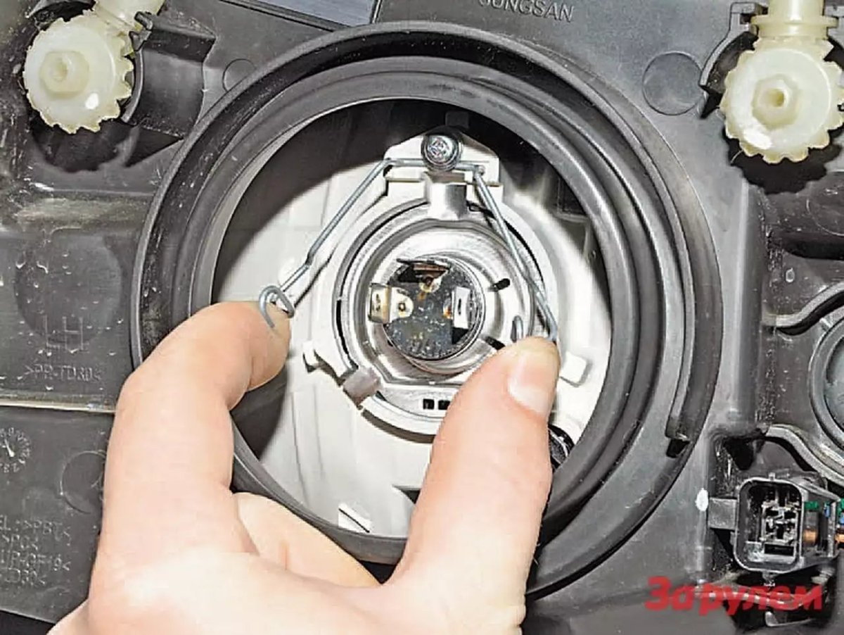 Защелка лампы ближнего света Ларгус