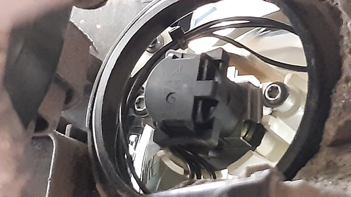 Крепеж лампы Опель Зафира