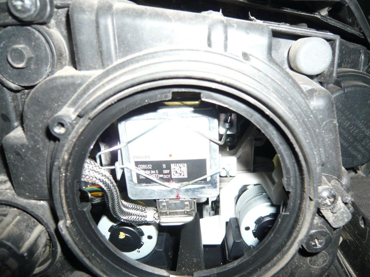 Лампа ближнего света Киа Соренто 2012