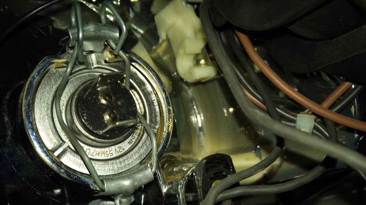 Крепление лампочки ближнего света Ситроен