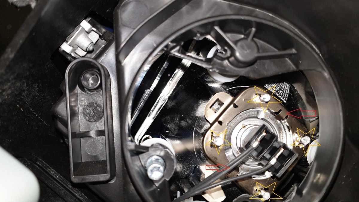 Держатель лампы ближнего света Соната 2008