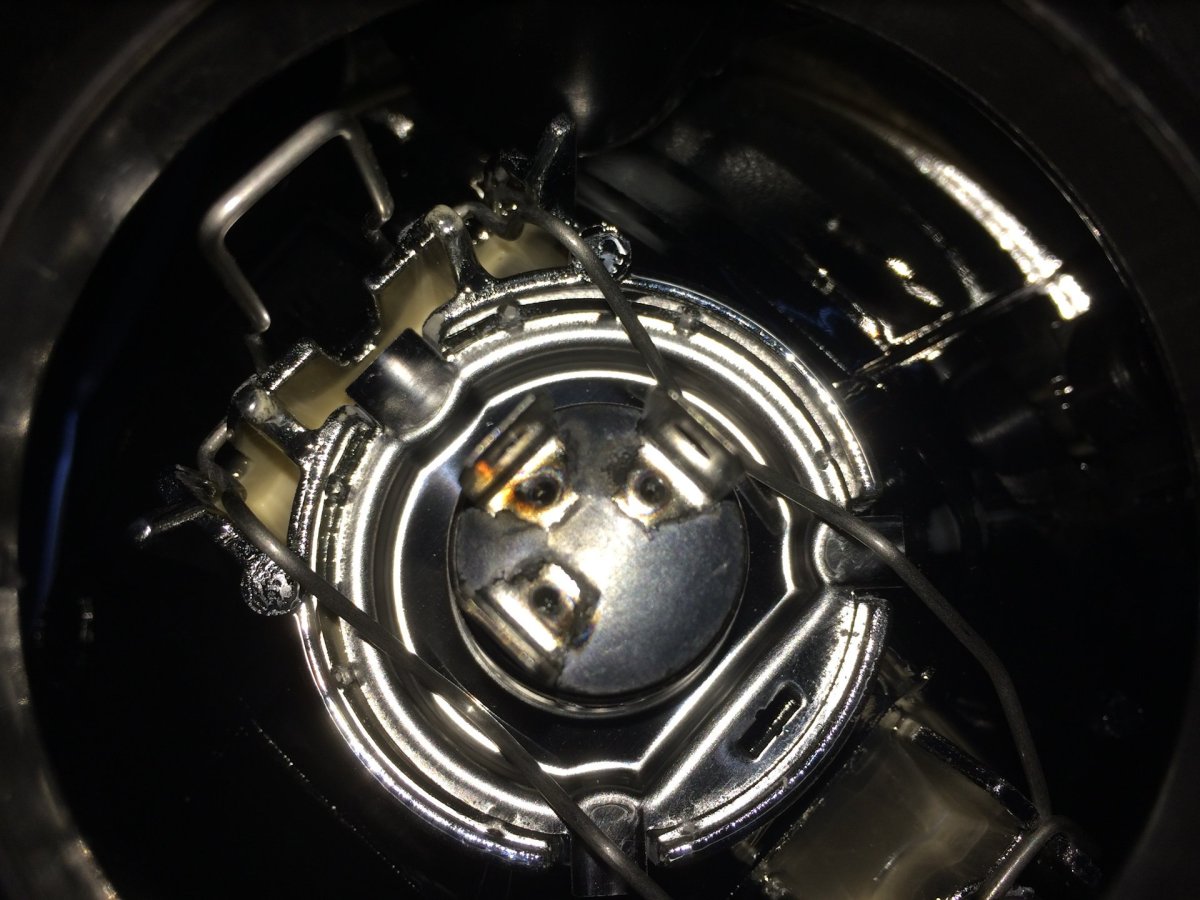 Крепление лампы ближнего света Фольксваген поло седан 2013