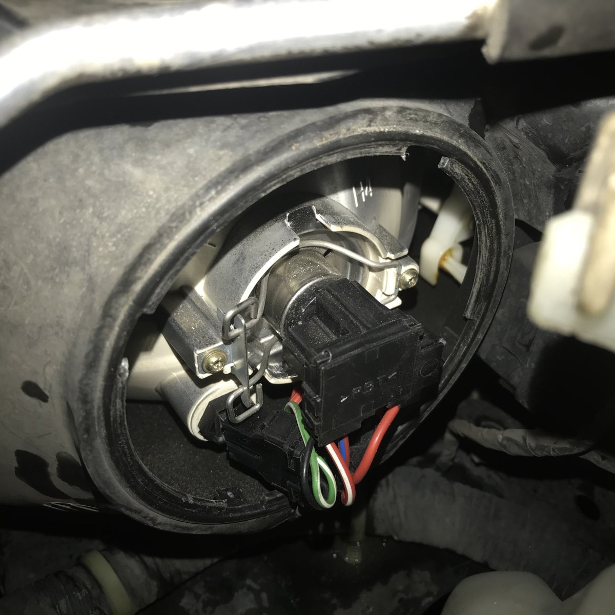 Лампы на Митсубиси Галант 8 Дальний свет н1