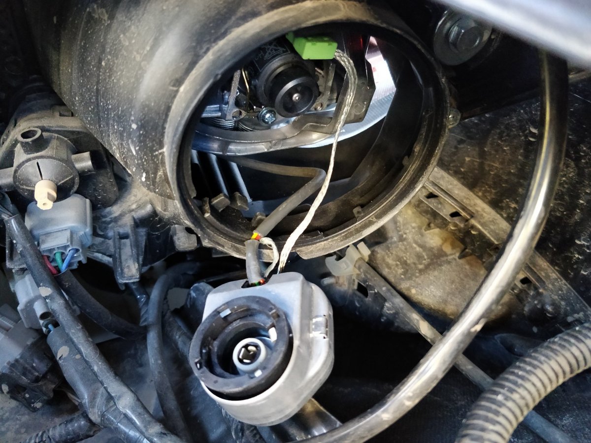 Outlander 2014 разъём ближнего света