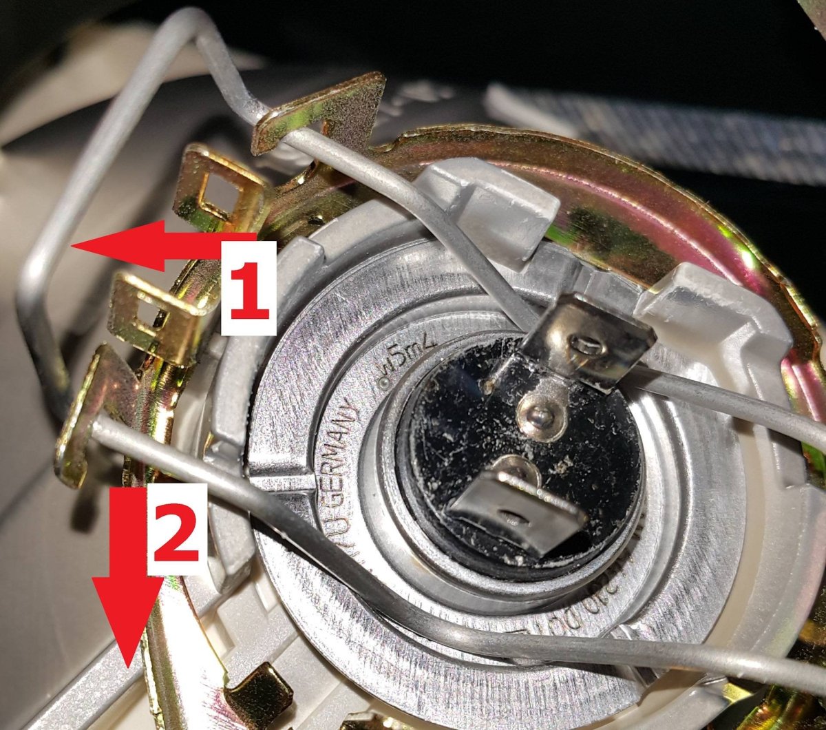 Лампочка ближнего света Лада Калина 1