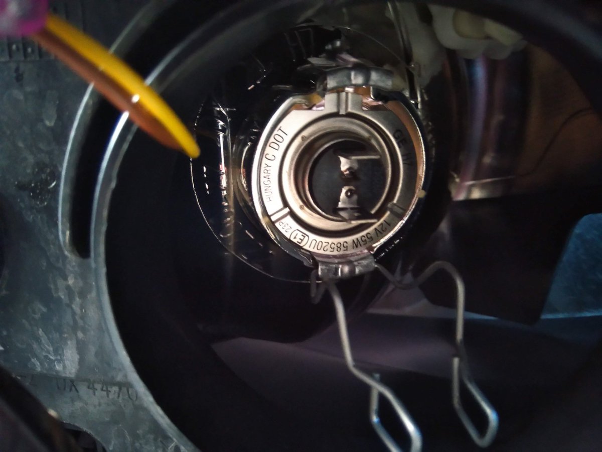 Пежо 408 лампа ближнего света