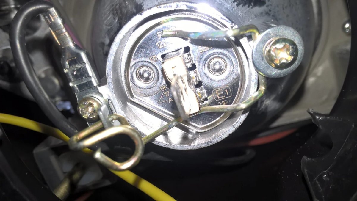 Крепеж лампы h1 Emgrand ec7