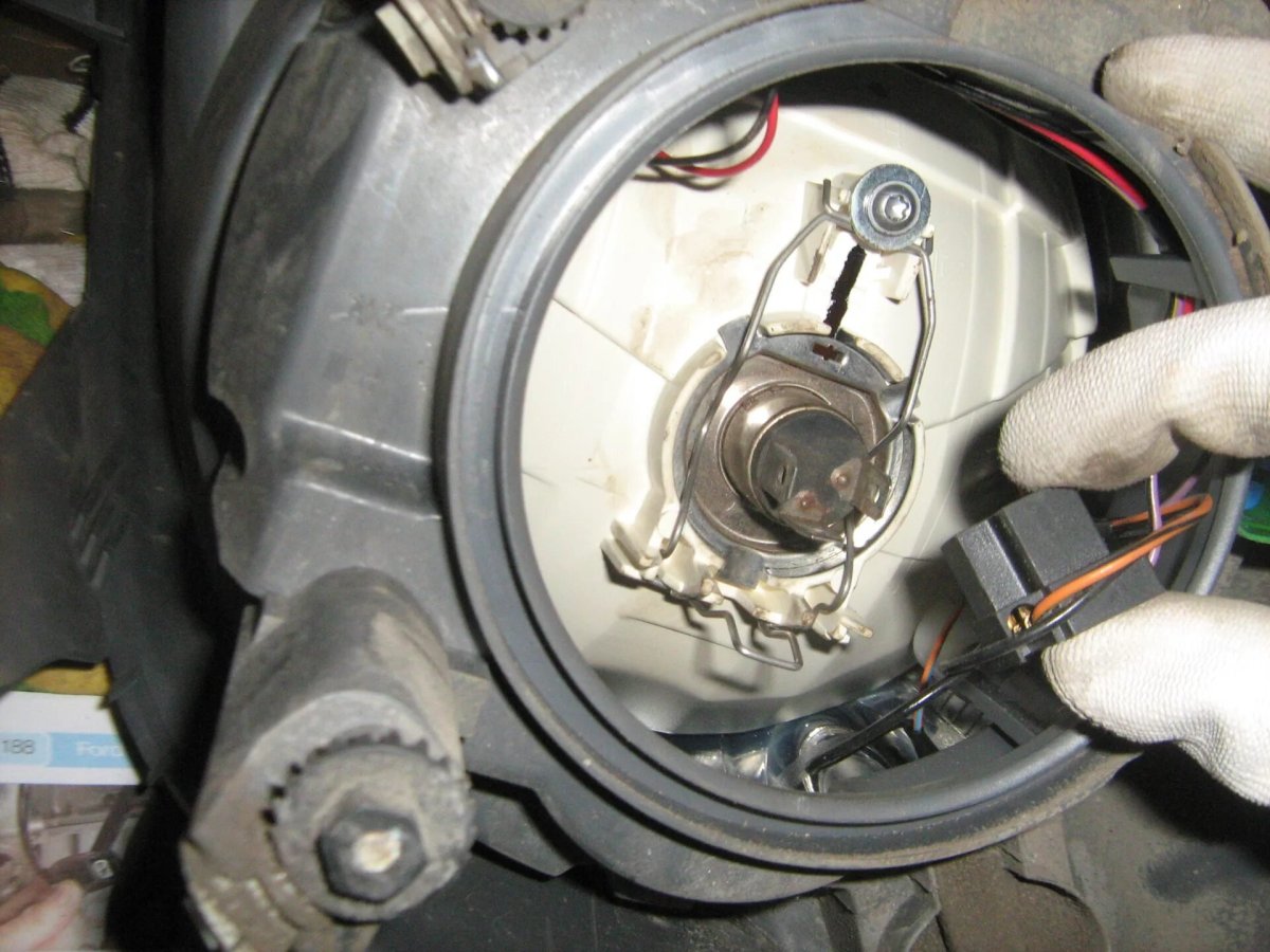 Крепление лампы света Митсубиси л 200