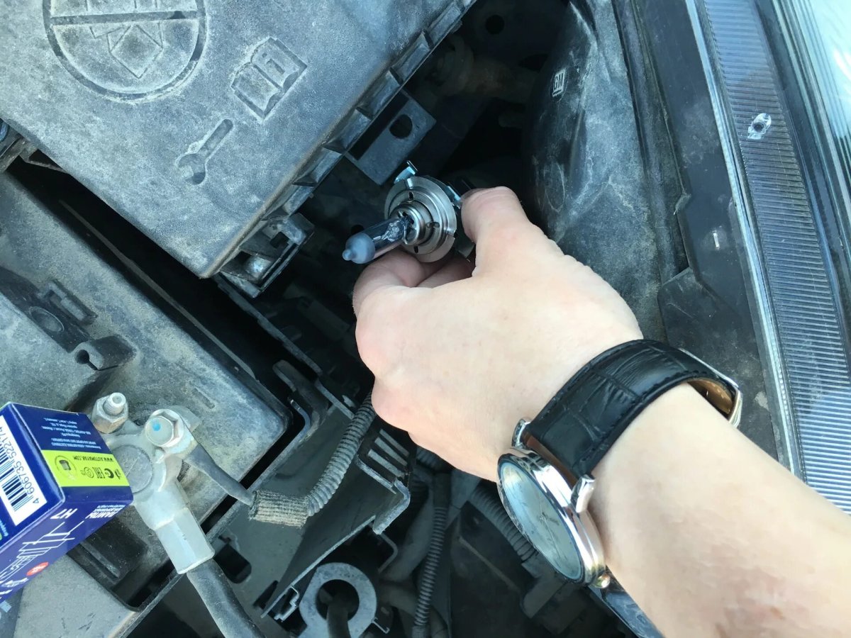 Лампа ближнего света Опель Астра h