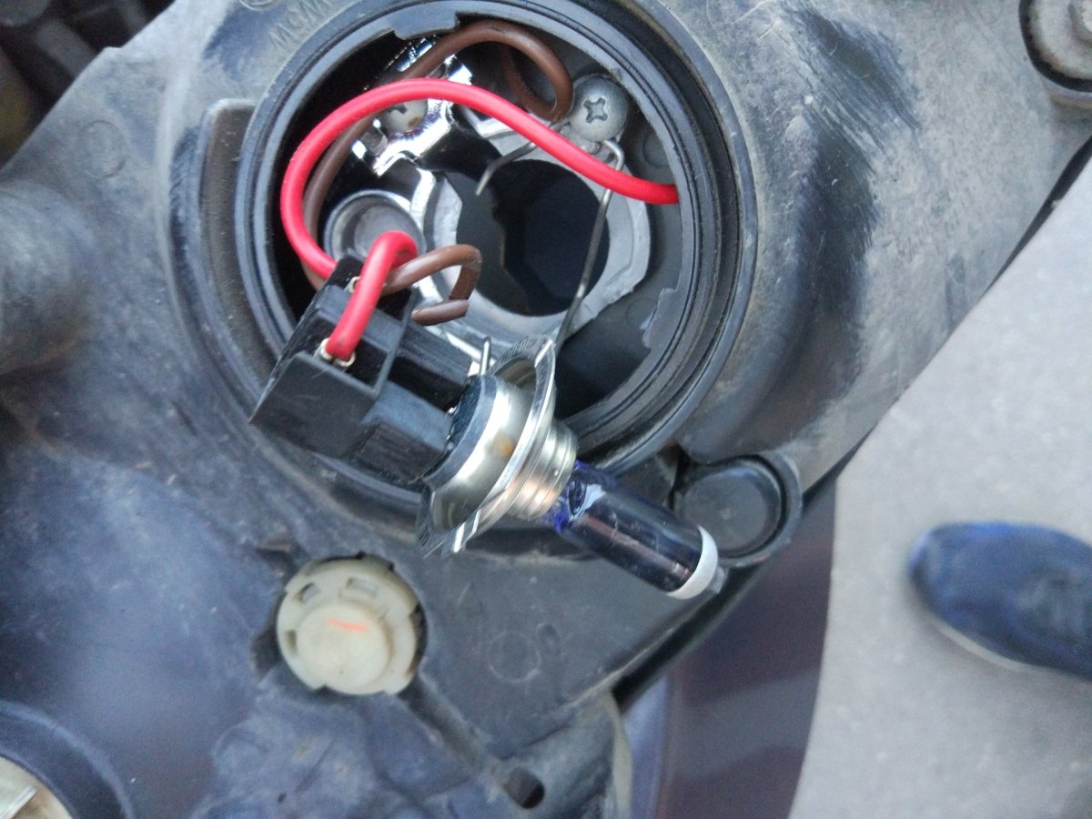 Элантра 3 лампочки ближнего света