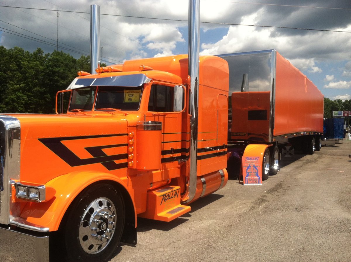 Оранжевый Петербилт