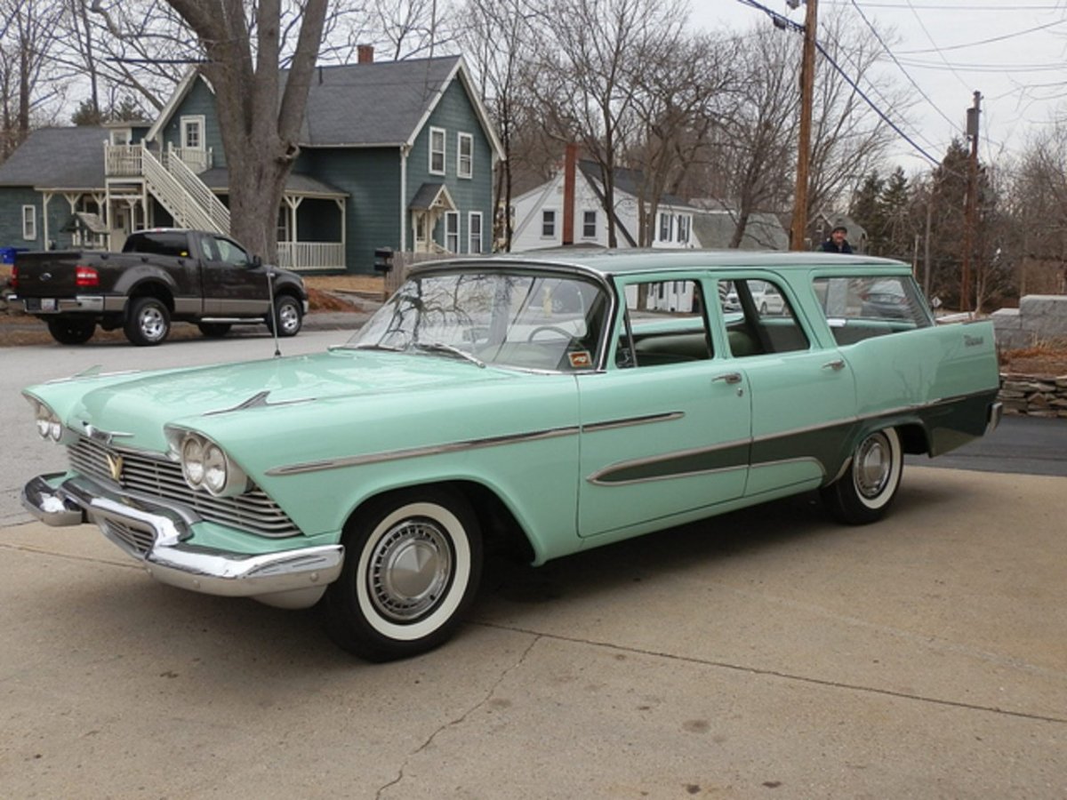 Plymouth Suburban 1958