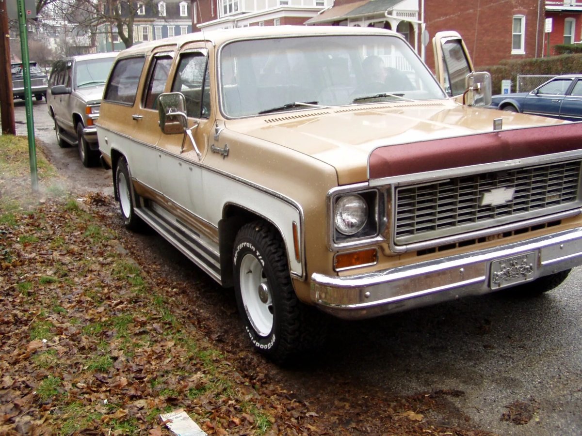 Chevrolet Suburban 1973