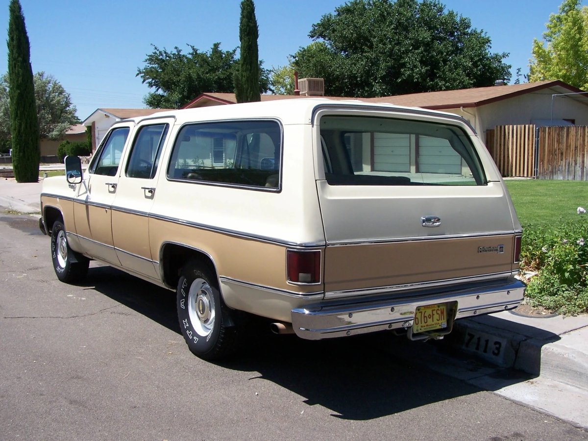 Chevrolet Suburban 1975