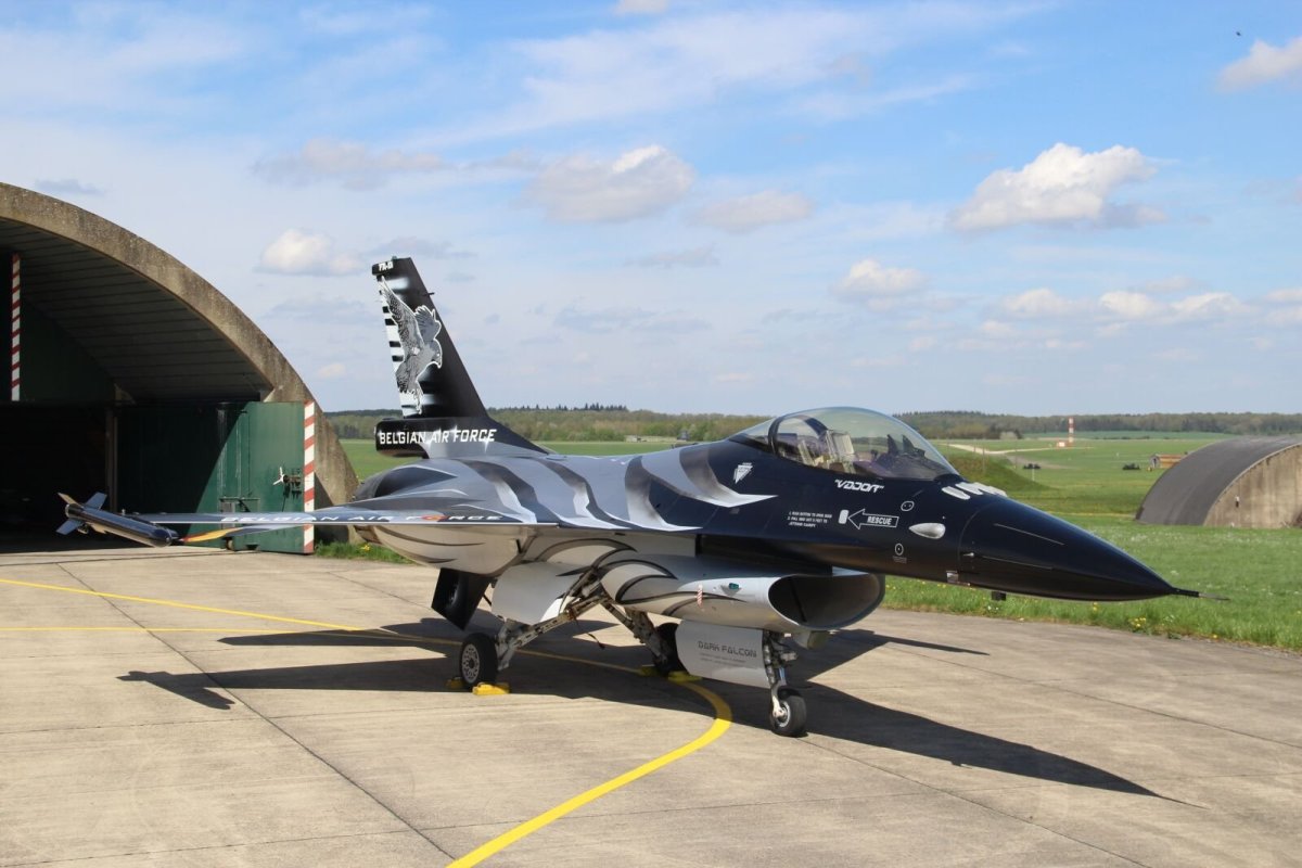 F 16 Falcon