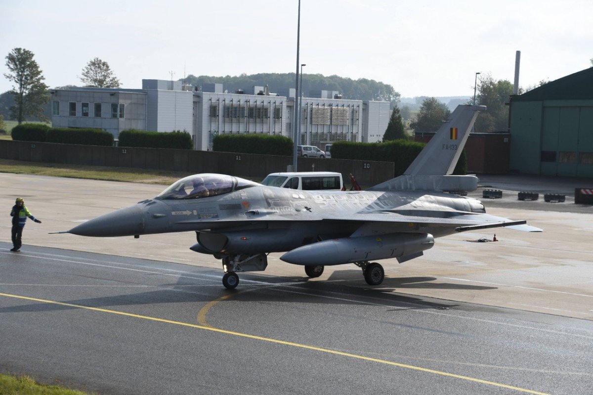 F 16 бельгийский