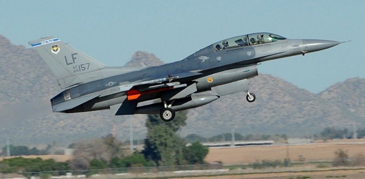 F16 Jet