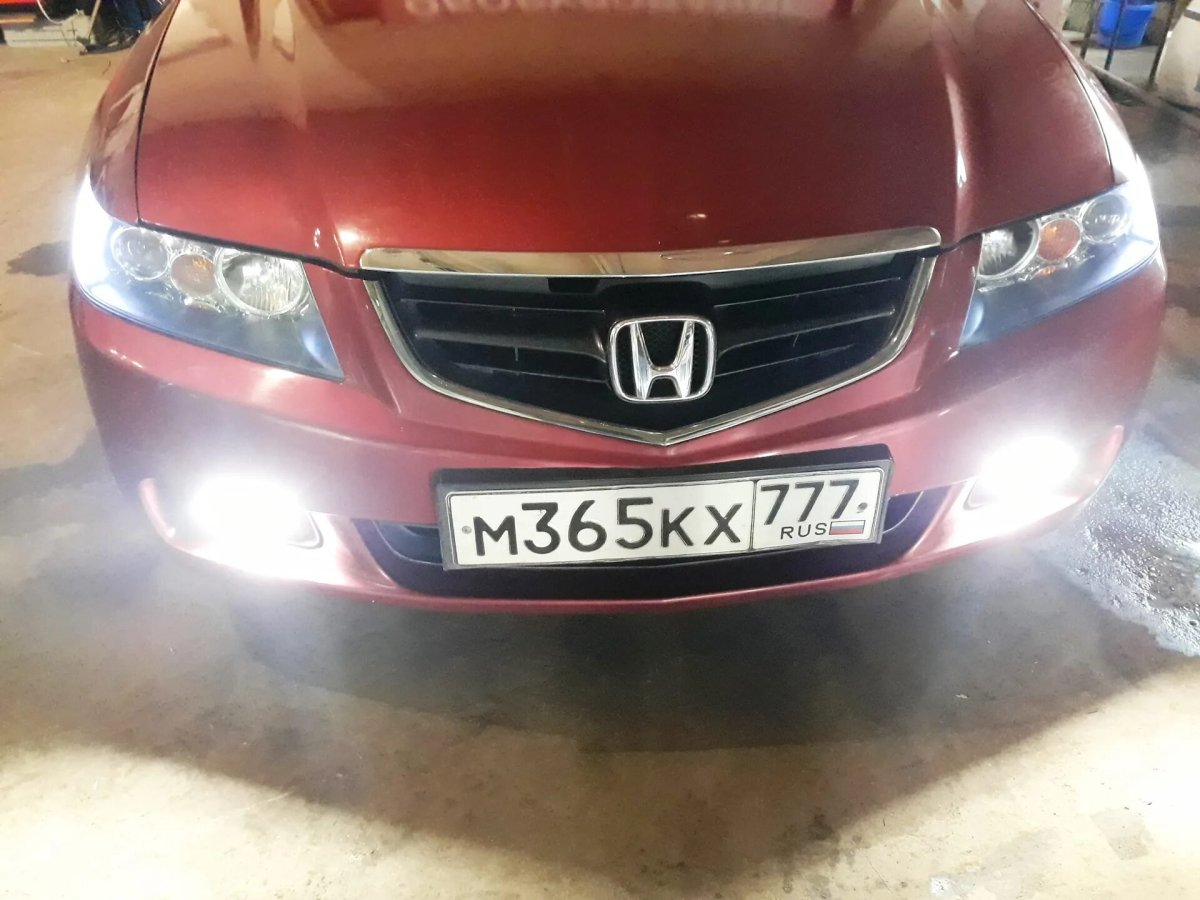 Противотуманки на Хонда Аккорд 8 лампа