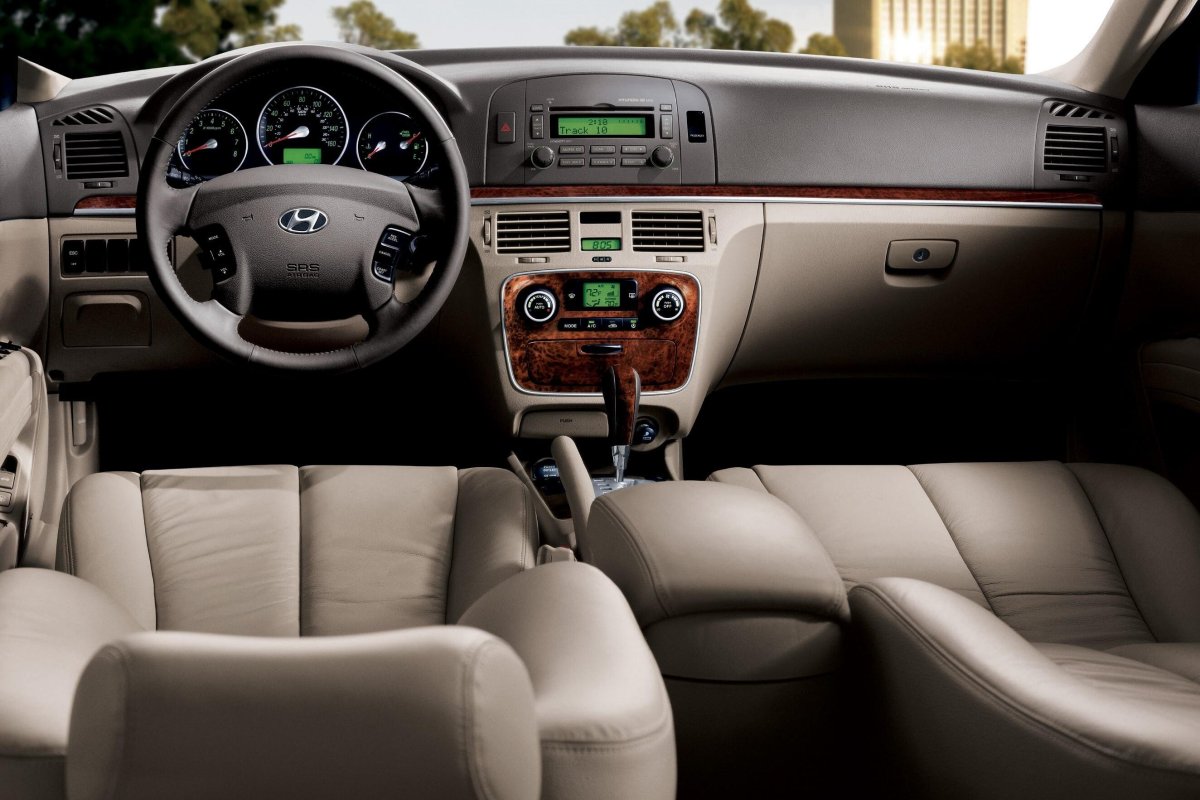 Hyundai Sonata NF 2005 салон