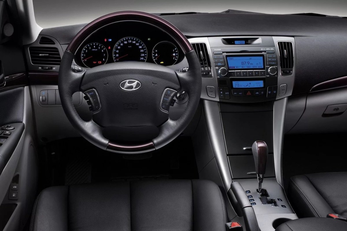Hyundai Sonata NF 2008 салон