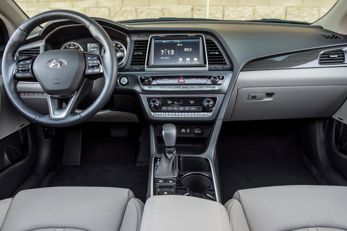 Саната Хендай 2018 салон