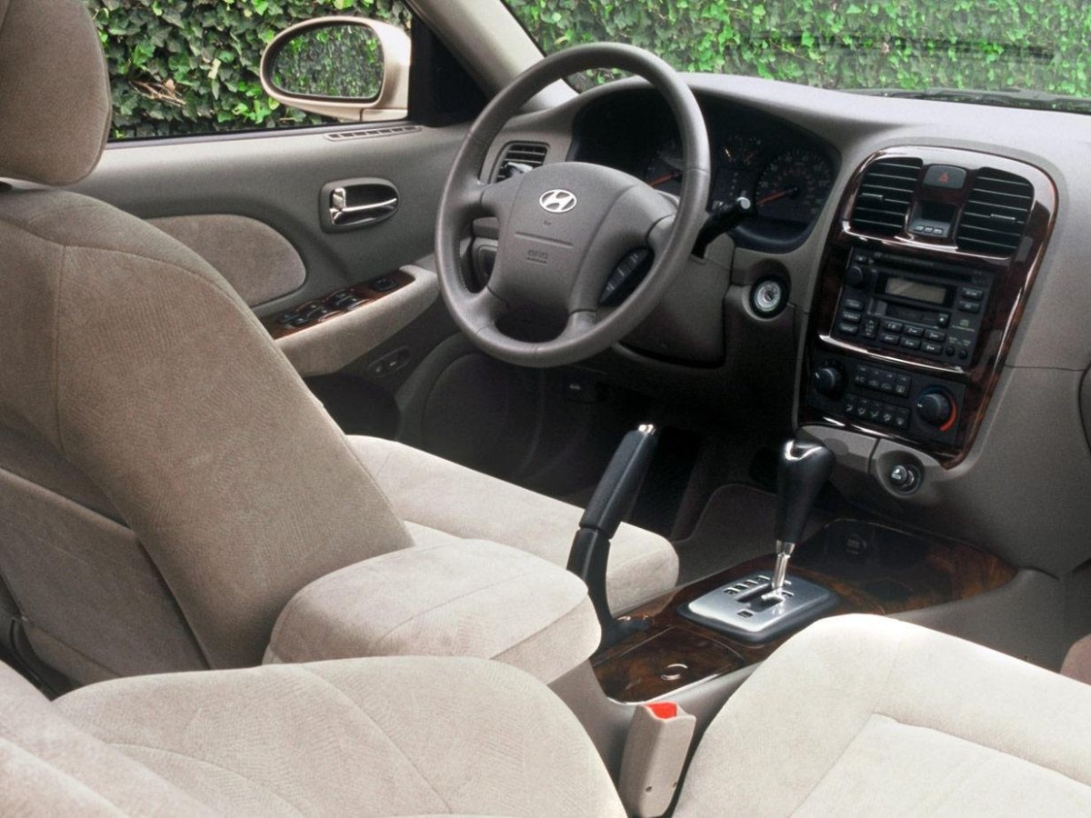 Хендай Соната 4 салон